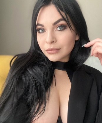Милана, 23